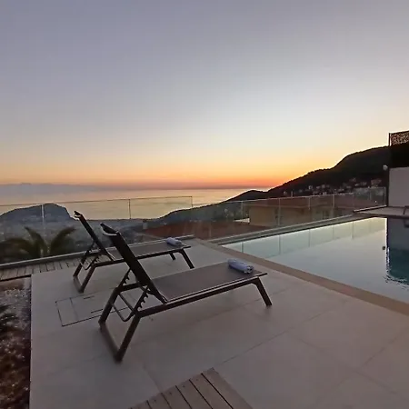 Charming With A Pool Holiday home