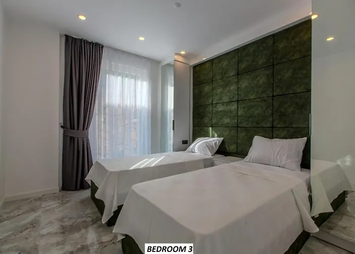 Дом отдыха Charming With A Pool