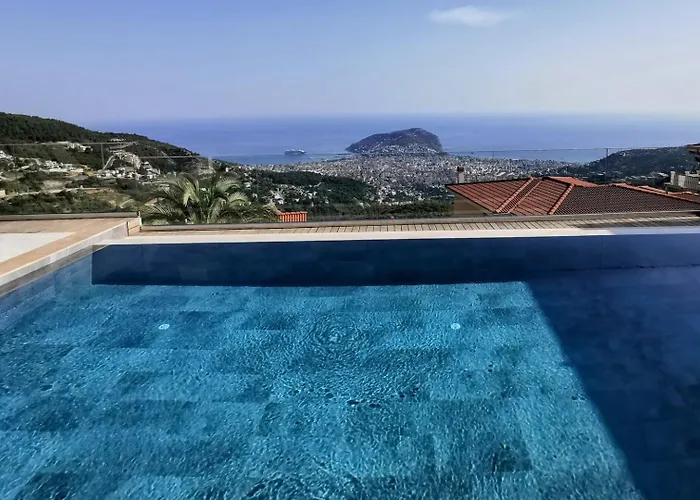 Дом отдыха Charming With A Pool