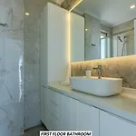 Charming With A Pool Feriehus *