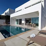 Σπίτι διακοπών Charming With A Pool