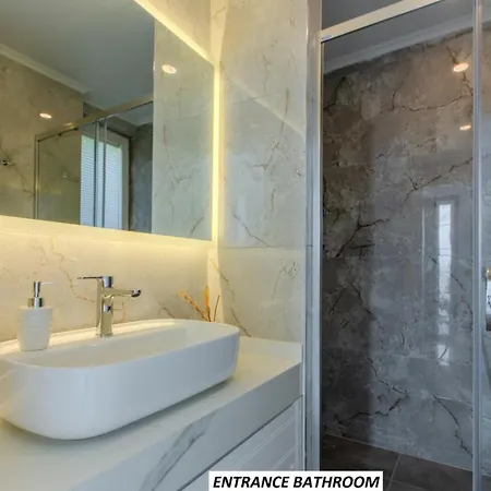 Charming With A Pool Аланія