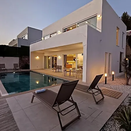 Charming With A Pool Будинок відпочинку