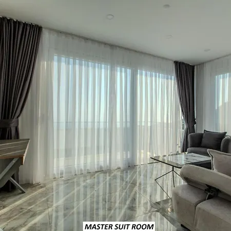 Charming With A Pool Будинок відпочинку *