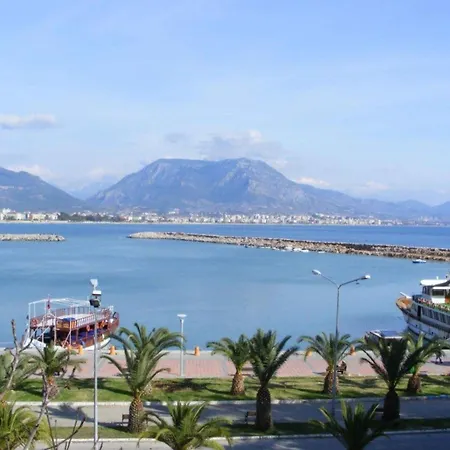 Charming With A Pool Будинок відпочинку Аланія