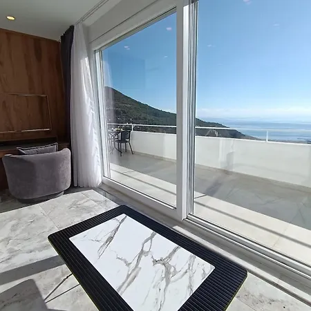 Будинок відпочинку Charming With A Pool