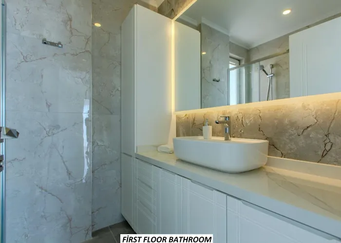 Charming With A Pool בית נופש *