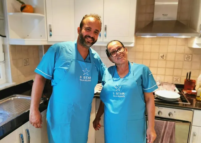 בית נופש Charming With A Pool