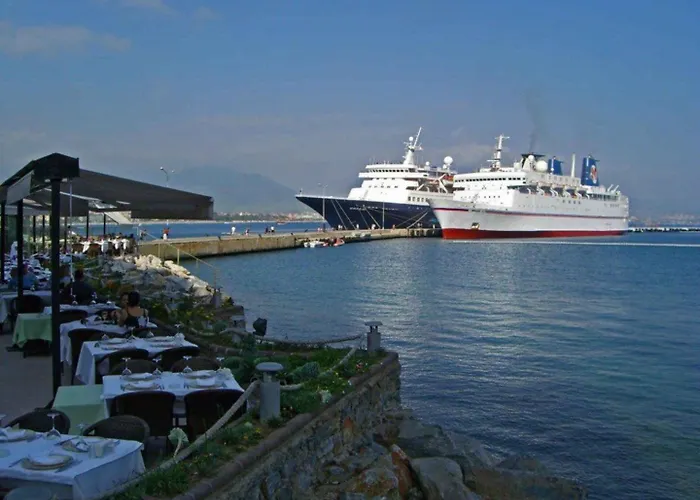 Charming With A Pool בית נופש