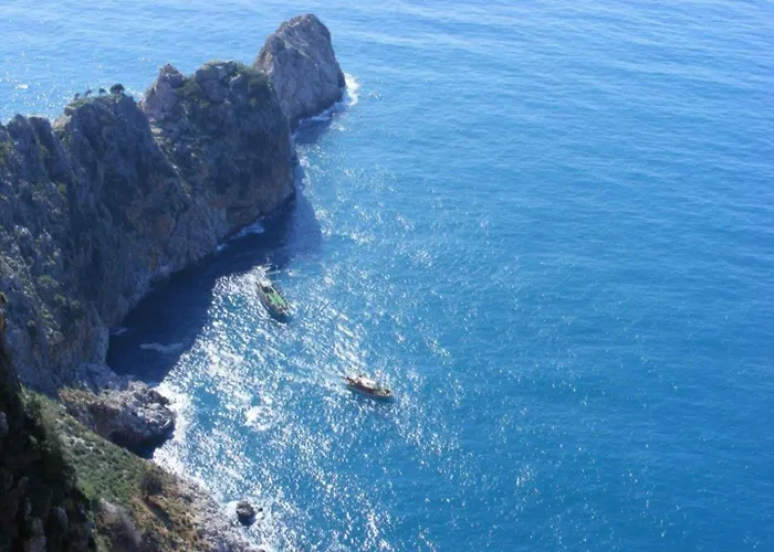 בית נופש Charming With A Pool