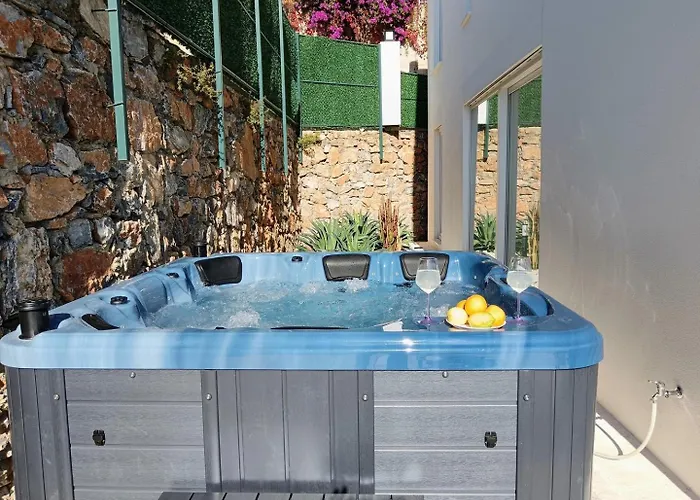 Charming With A Pool בית נופש אלאניה