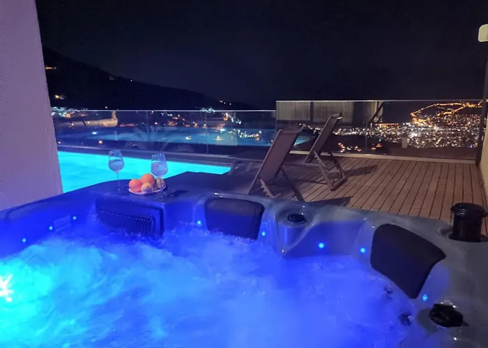 Charming With A Pool * אלאניה